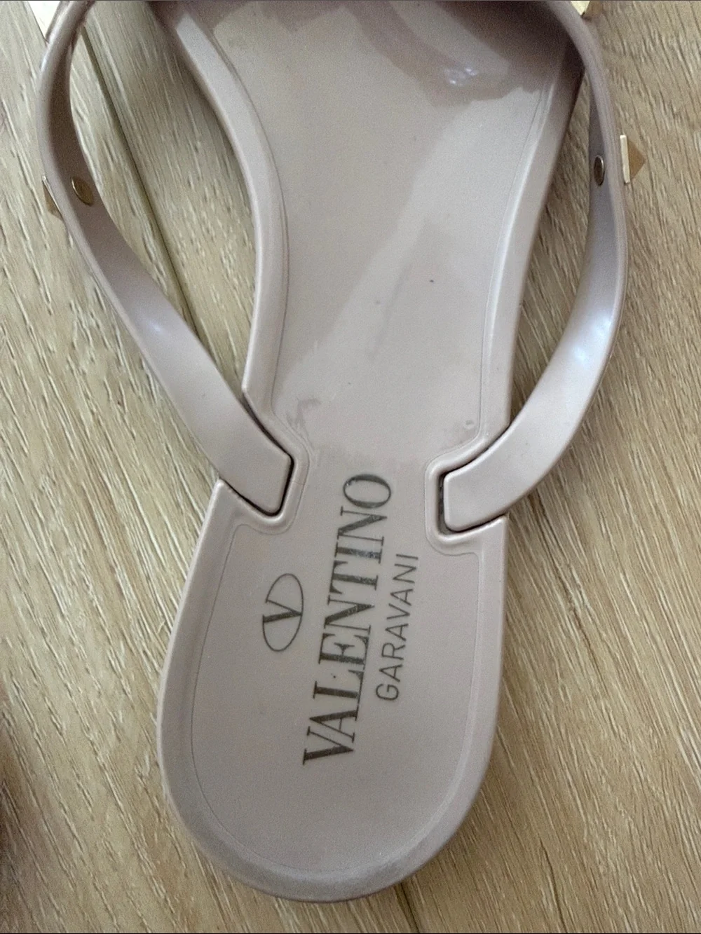 Valentino Garavani Nude Rockstud Bow Jelly Thong Sandal